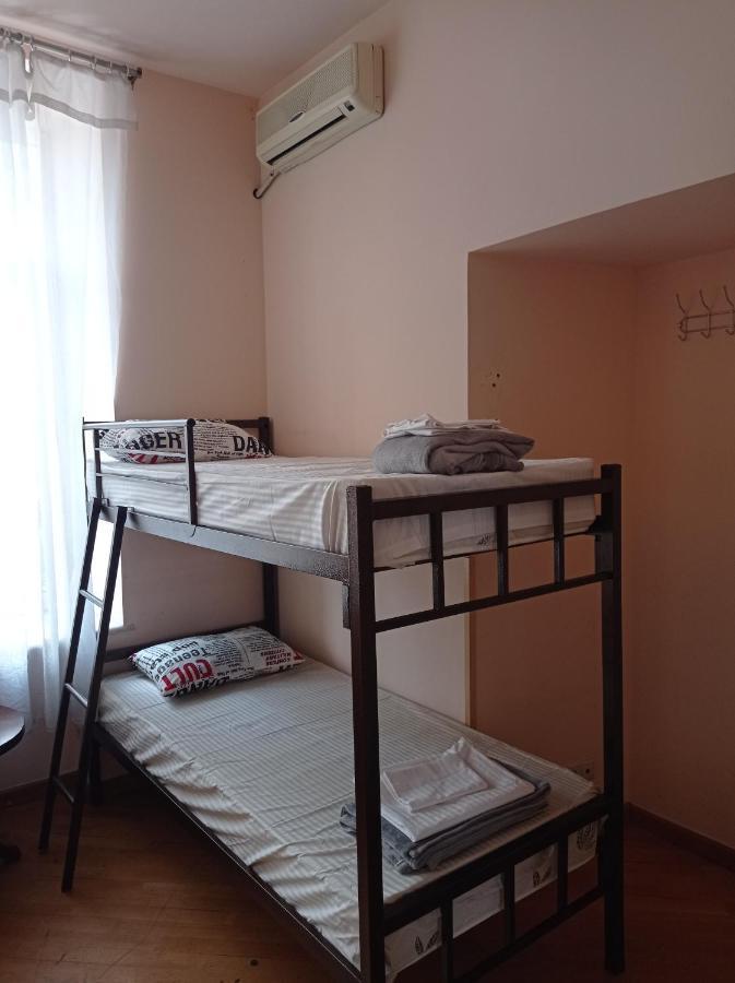 Sun City Hostel เยเรวาน ภายนอก รูปภาพ