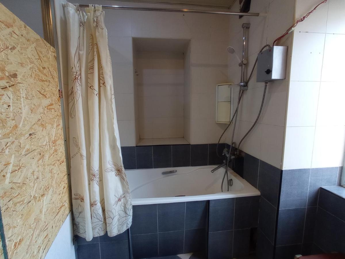 Sun City Hostel เยเรวาน ภายนอก รูปภาพ
