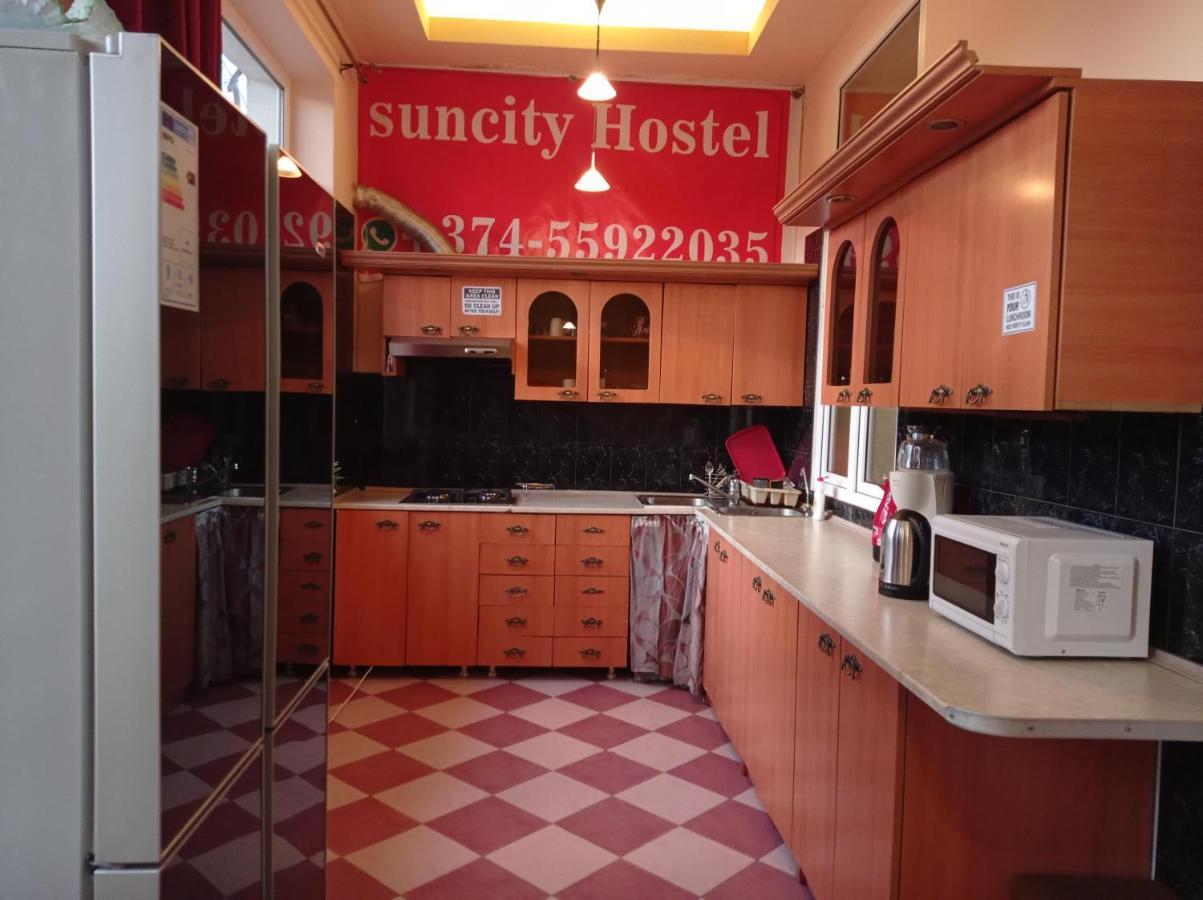 Sun City Hostel เยเรวาน ภายนอก รูปภาพ
