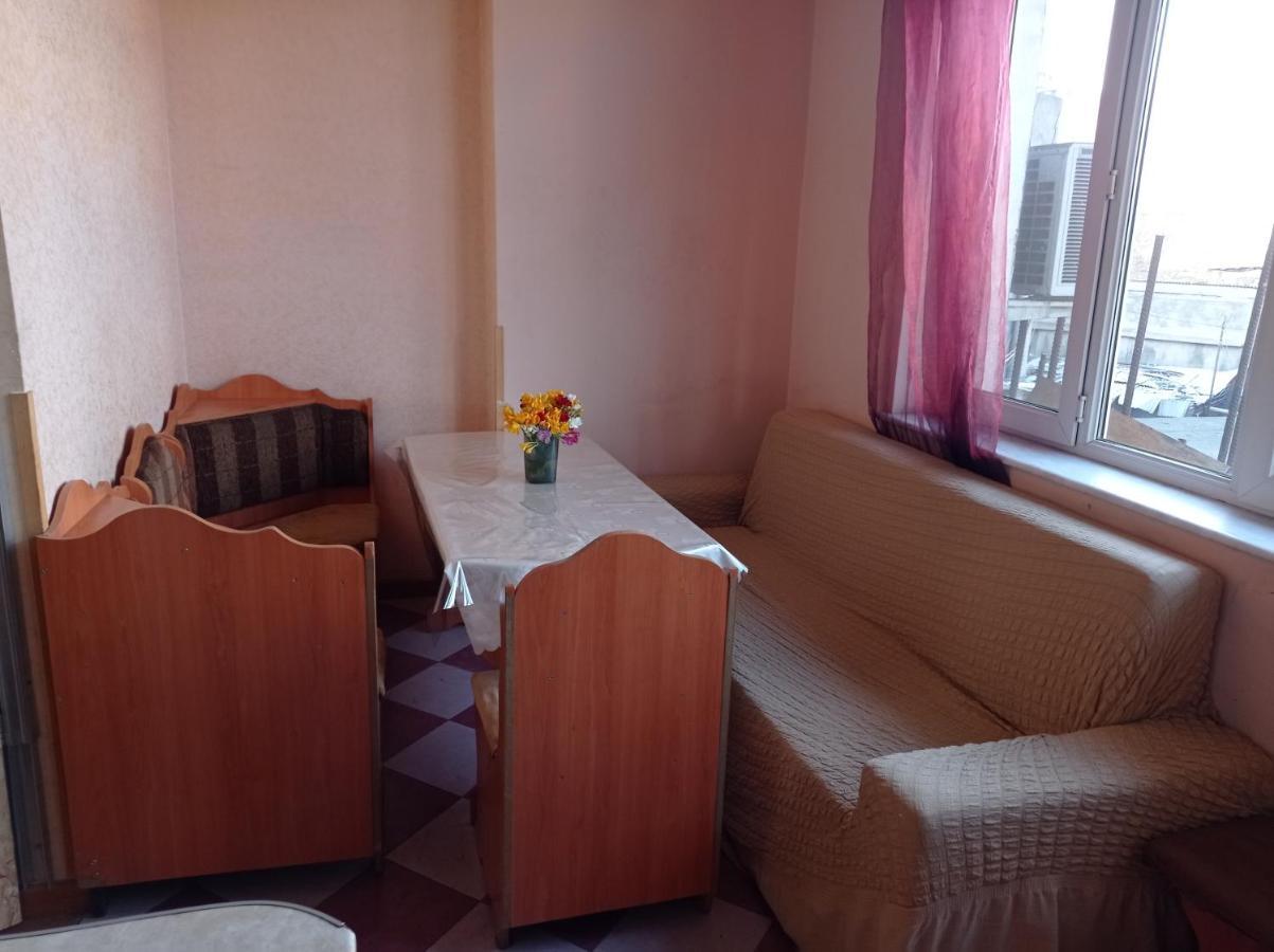 Sun City Hostel เยเรวาน ภายนอก รูปภาพ