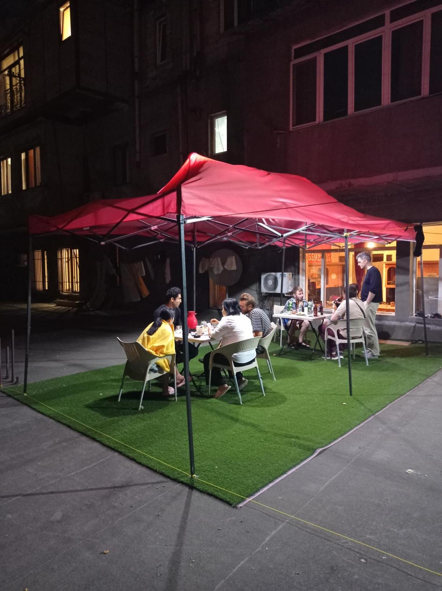 Sun City Hostel เยเรวาน ภายนอก รูปภาพ